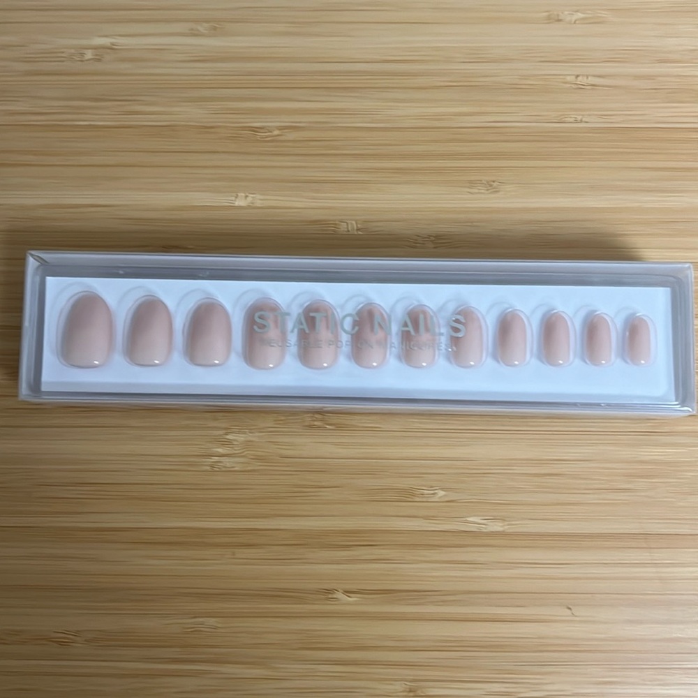 NWT Static Nails “Silk” Round Reusable Pop-On Manicures